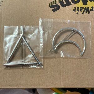 Hair clips-FREE with any purchase.